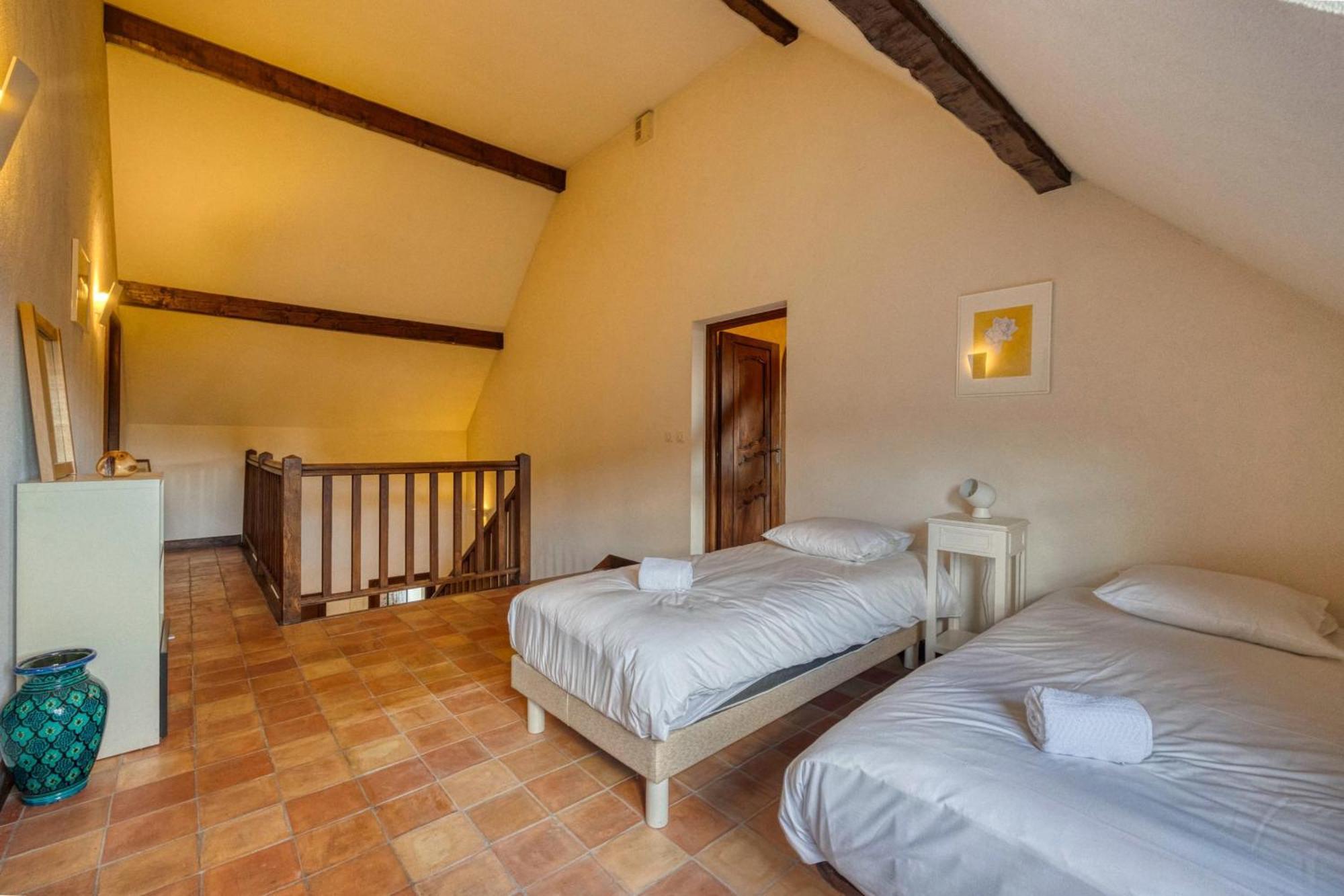 #Hp La Maison Des Lilas Large Family House Sleeps 12 Garden Сесен Экстерьер фото