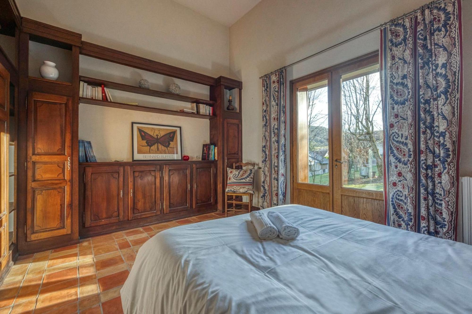 #Hp La Maison Des Lilas Large Family House Sleeps 12 Garden Сесен Экстерьер фото